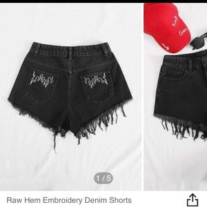 Black flame embroidered jean shorts Size L (8/10)